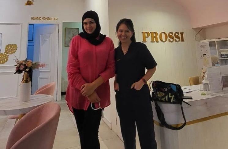 Potret Catherine Wilson Berhijab Sepulang Umrah (instagram/@cathrinewilson)
