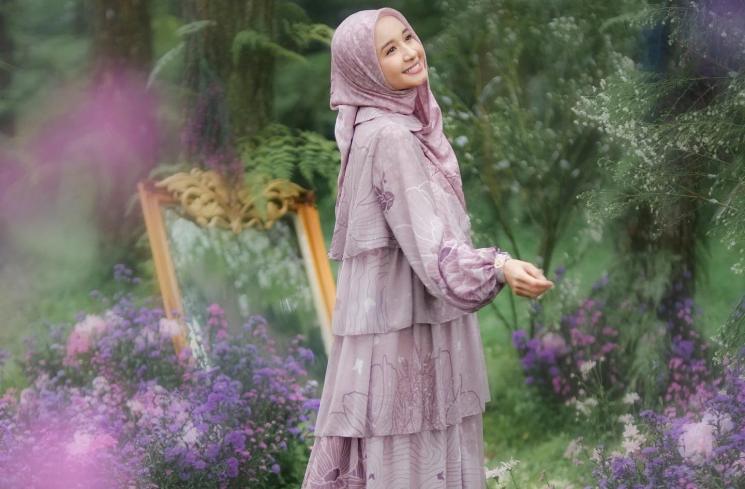 Inspirasi Kaftan dan Hijab dari Para Seleb (Instagram/@lbylcb)