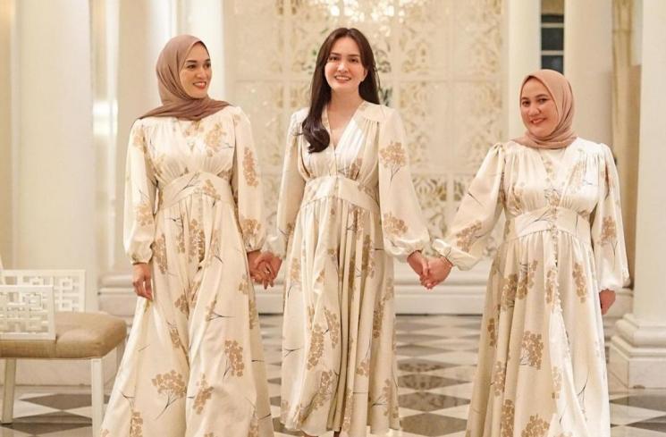 Potret Shandy Aulia Buka Bersama Keluarga Ayah (Instagram/@shandyaulia)