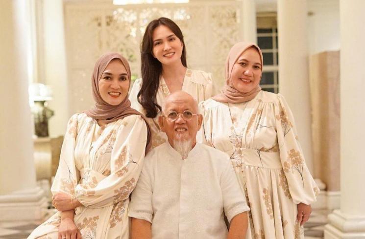 Potret Shandy Aulia Buka Bersama Keluarga Ayah (Instagram/@shandyaulia)