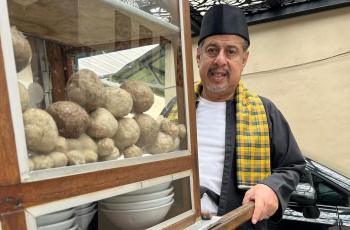 8 Potret Warung Bakso Pak Muh Papa Fadil Jaidi, Murah Meriah di Kawasan Bintaro