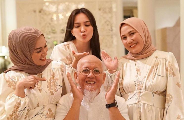 Potret Shandy Aulia Buka Bersama Keluarga Ayah (Instagram/@shandyaulia)