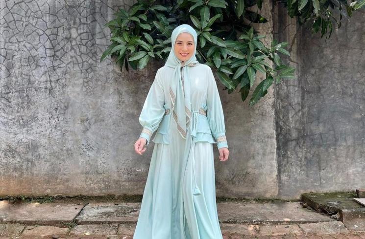 Inspirasi Kaftan dan Hijab dari Para Seleb (Instagram/@tya_ariestya)