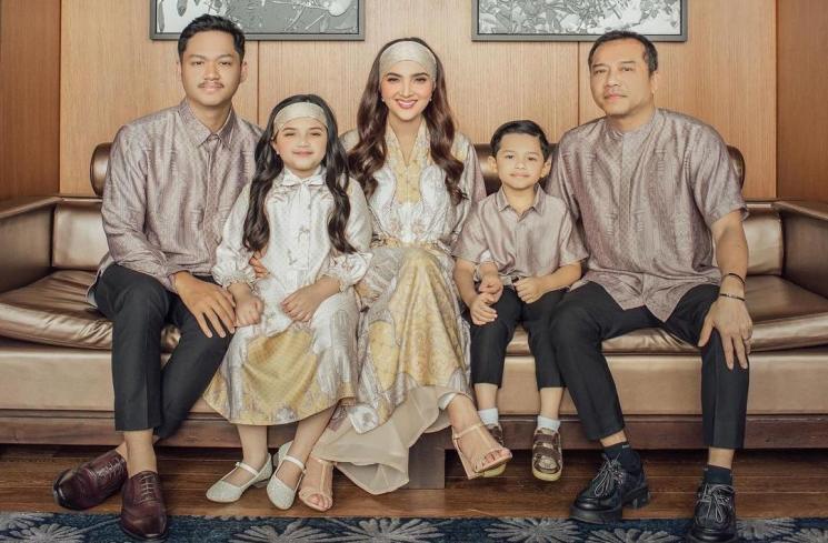 Inspirasi Kaftan dan Hijab dari Para Seleb (Instagram/@ashanty_ash)