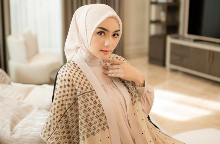 Inspirasi Kaftan dan Hijab dari Para Seleb (Instagram/@citraciki)
