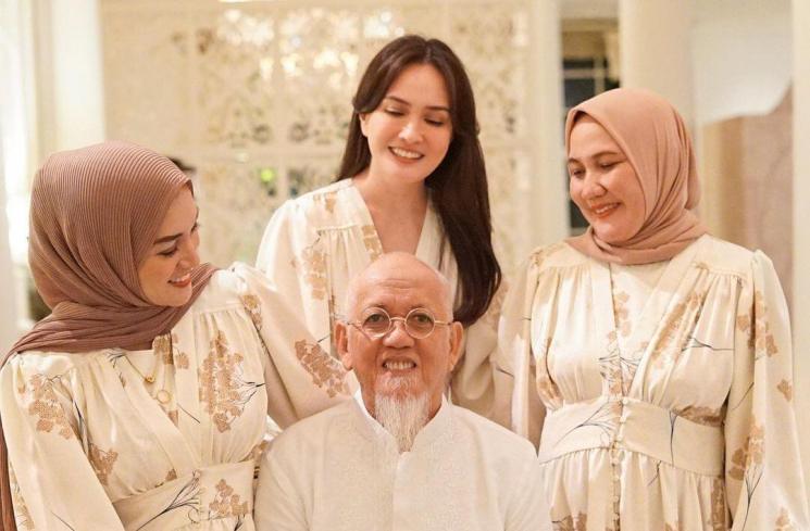 Potret Shandy Aulia Buka Bersama Keluarga Ayah (Instagram/@shandyaulia)
