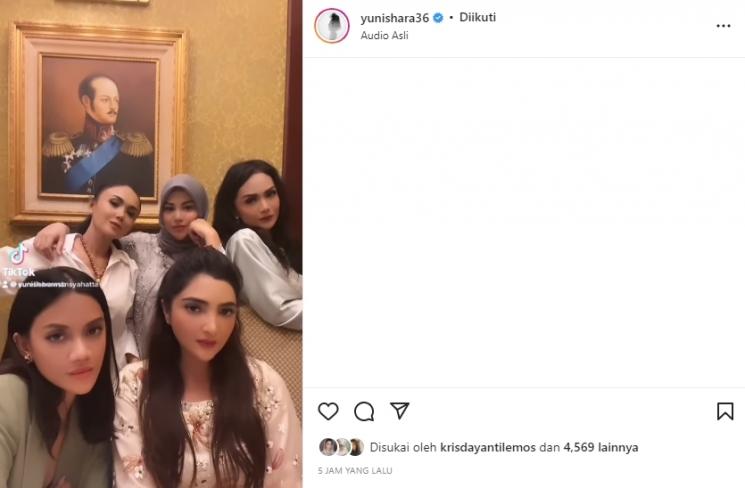 Artis Rayakan Lebaran Tanpa Pasangan (Instagram/@yunishara36)