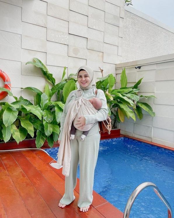 Artis Rayakan Lebaran Pertama sebagai Orang Tua. (Instagram/kesharatuliu)