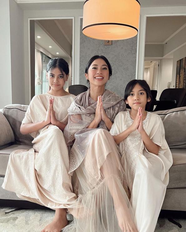 Artis Rayakan Lebaran Tanpa Pasangan (Instagram/@tynadwijayanti)