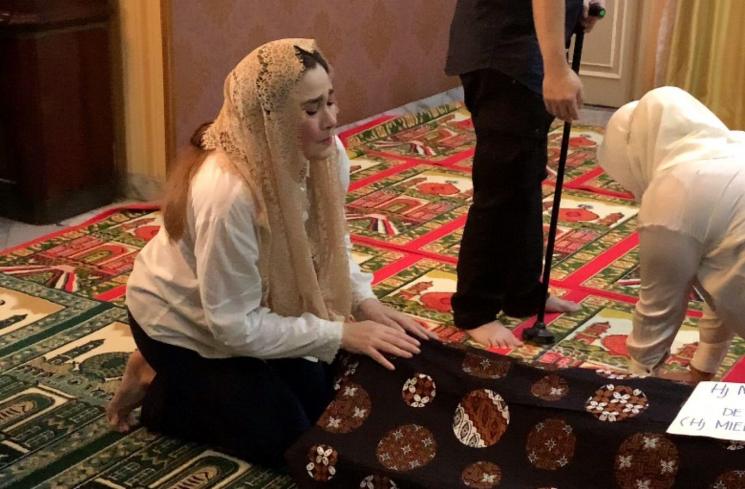 Suasana rumah duka Mieke Wijaya. (MataMata.com/Adiyoga Priyambodo)