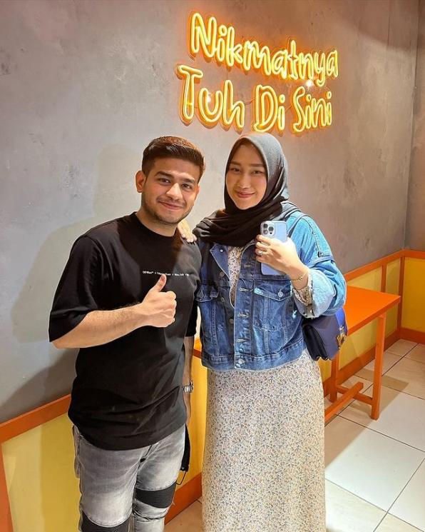 Artis dan Selebgram Ramaikan Grand Opening Warung Pak Muh. (Instagram/fadiljaidi)