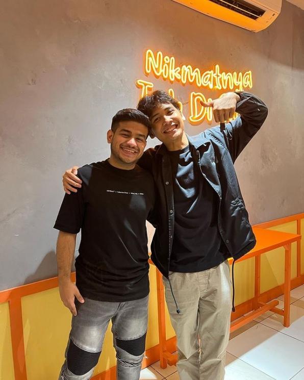 Artis dan Selebgram Ramaikan Grand Opening Warung Pak Muh. (Instagram/fadiljaidi)