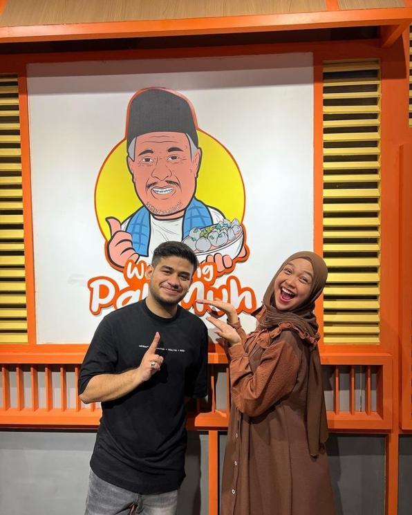 Artis dan Selebgram Ramaikan Grand Opening Warung Pak Muh. (Instagram/fadiljaidi)