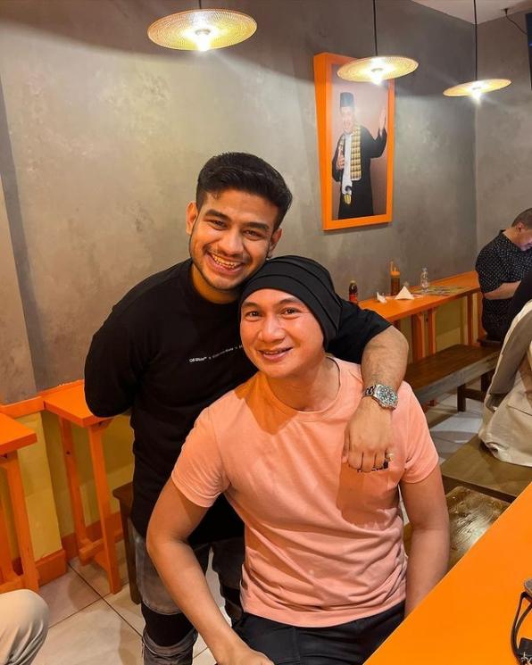 Artis dan Selebgram Ramaikan Grand Opening Warung Pak Muh. (Instagram/fadiljaidi)