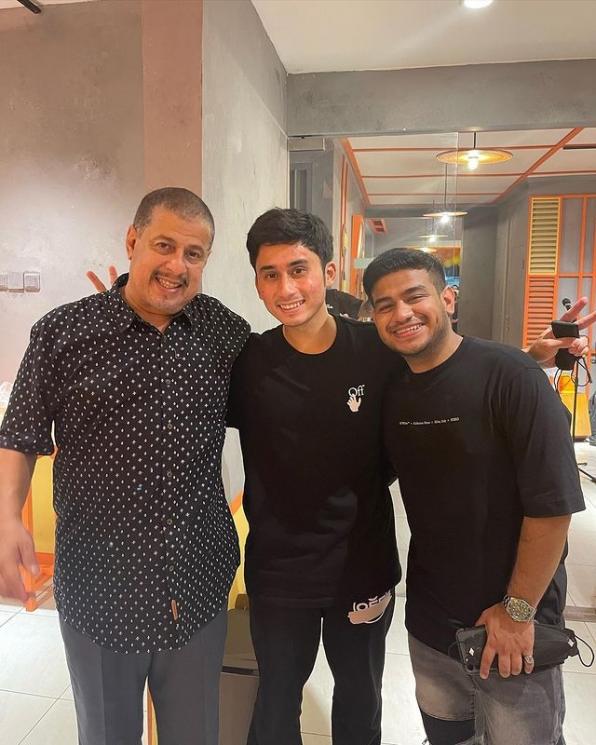 Artis dan Selebgram Ramaikan Grand Opening Warung Pak Muh. (Instagram/fadiljaidi)