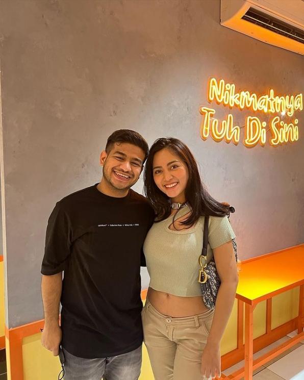 Artis dan Selebgram Ramaikan Grand Opening Warung Pak Muh. (Instagram/fadiljaidi)