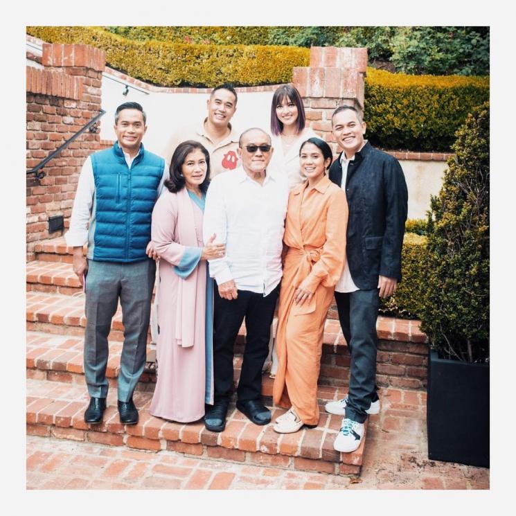 Nia Ramadhani Lebaran bareng keluarga besar. (Instagram/ramadhaniabakrie)