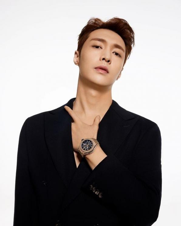 Idol Kpop Pernah Hadir di Met Gala. (Instagram/layzhang)