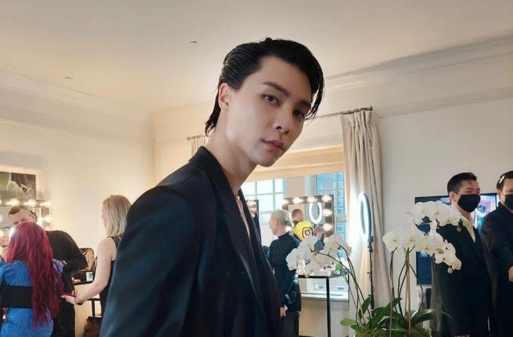 Johnny NCT di Met Gala 2022 (Koreaboo)