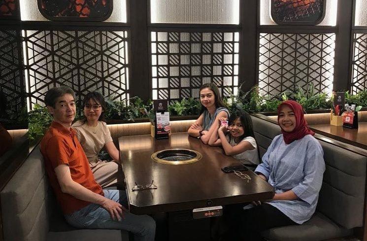 Potret Yuki Kato bareng ayah (Instagram/@twinawati)