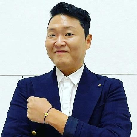 Idol Kpop Pernah Hadir di Met Gala.(Instagram/42psy42)