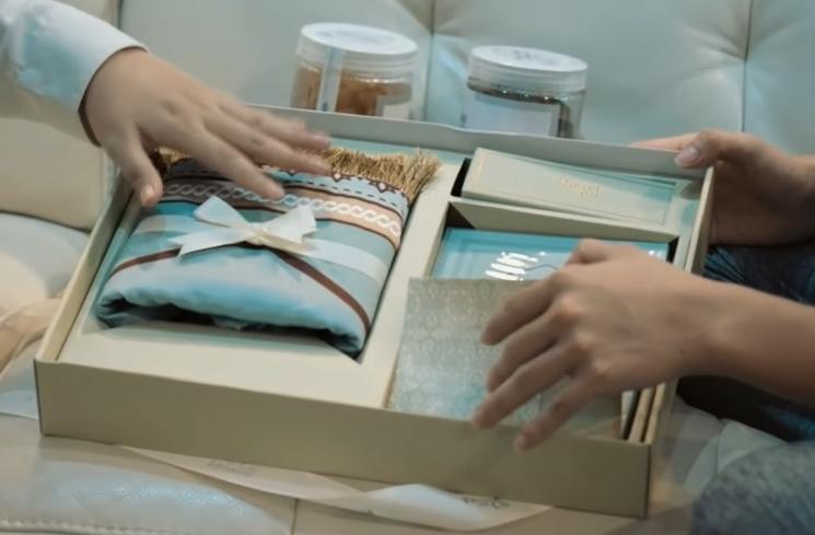 Hampers Lebaran Seleb (YouTube/AH)