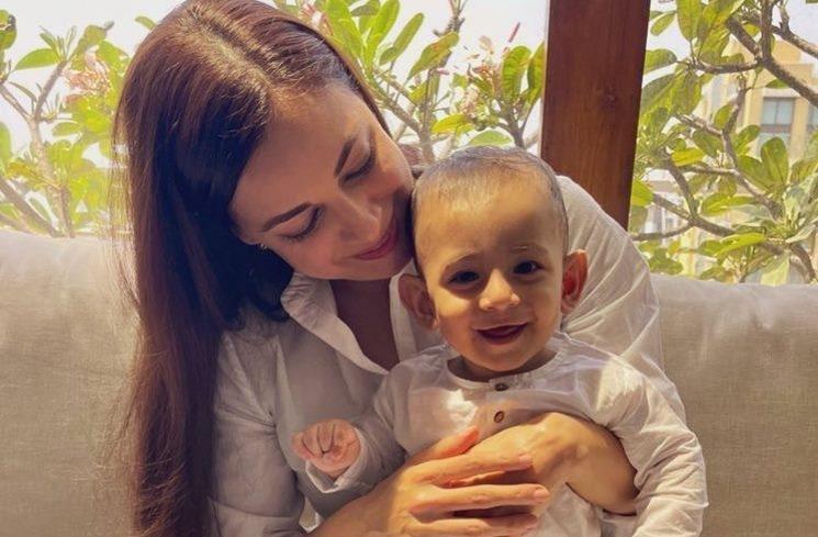 Momen Lebaran Seleb Bollywood (Instagram/@diamirzaofficial)
