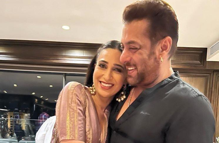 Momen Lebaran Seleb Bollywood (Instagram/@therealkarismakapoor)