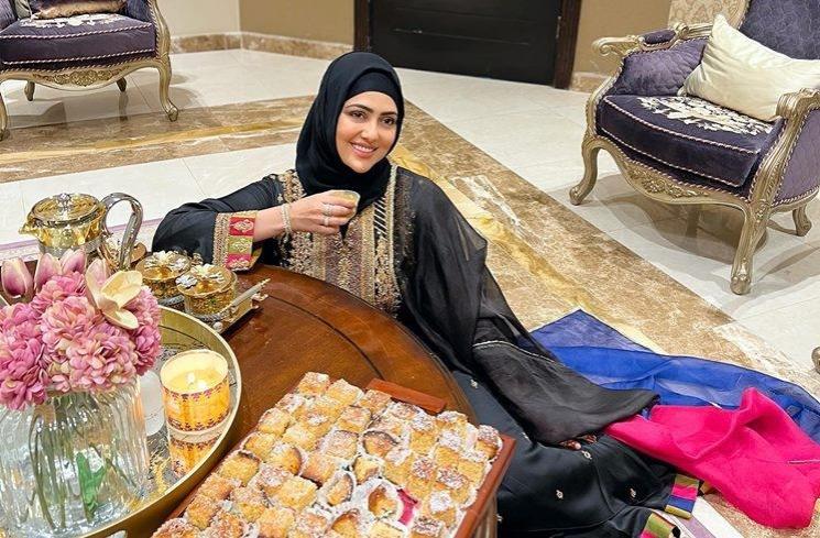 Momen Lebaran Seleb Bollywood (Instagram/@sanakhaan21)