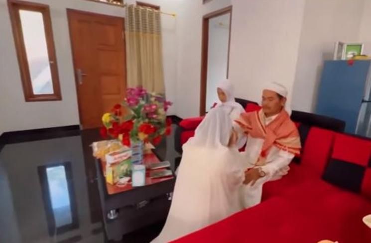 Potret Rumah Dinar Candy di Kampung. (YouTube/Dinar Candy)