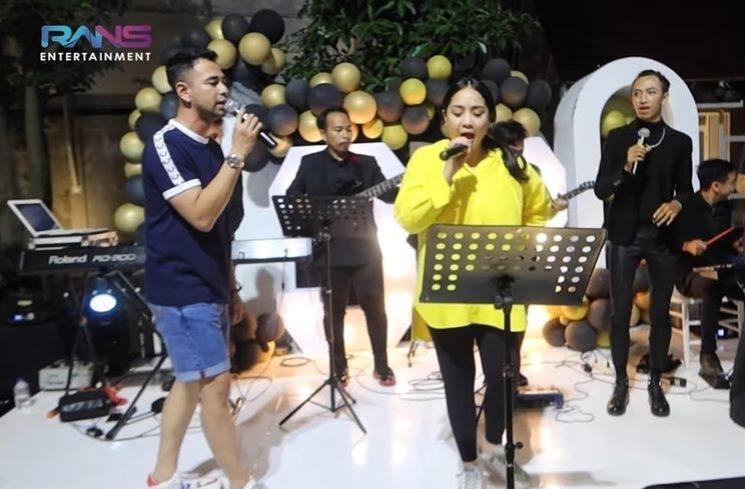 Momen Raffi Ahmad dan Nagita Salvina Hadiri Ultah Juragan 99 Naik Jet. (YouTube/Rans Entertainment)