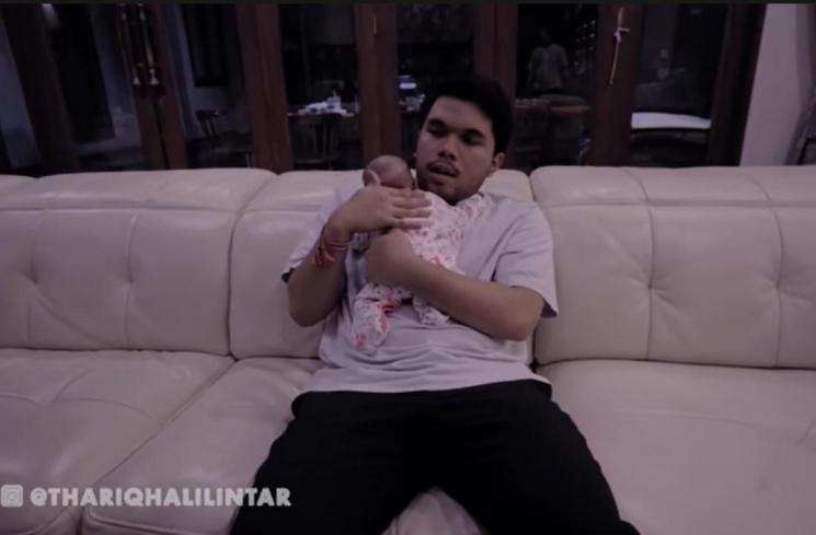 Potret Kedekatan Thariq Halilintar dan Baby Ameena. (YouTube/Thariq Halilintar)