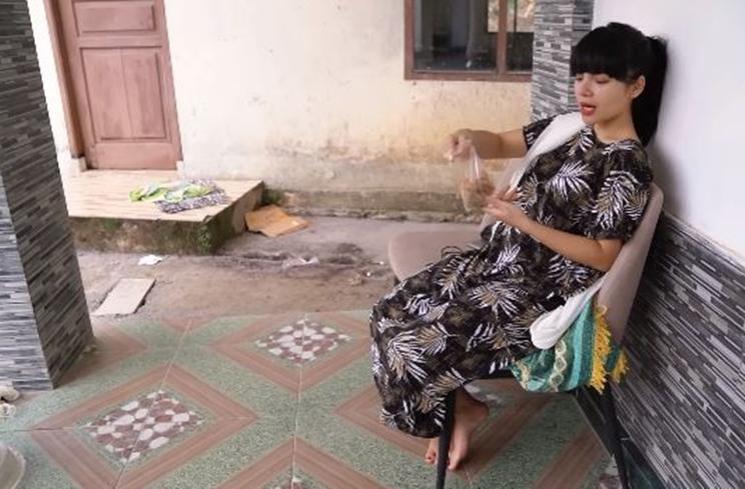 Potret Rumah Dinar Candy di Kampung. (YouTube/Dinar Candy)