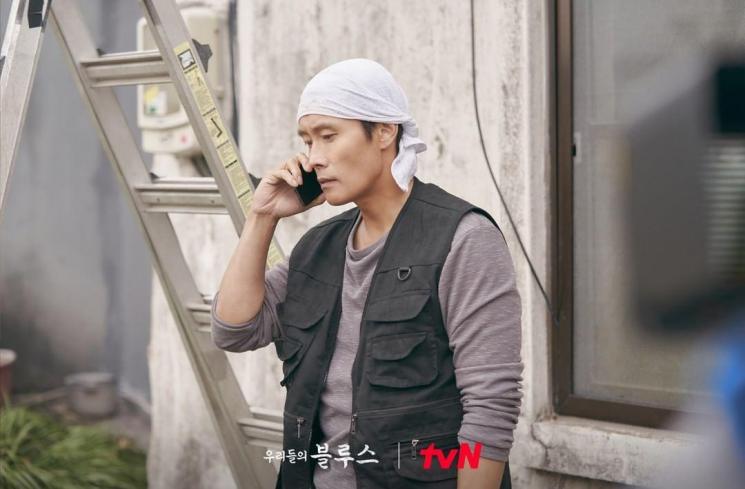 Potret Lee Byung Hun di Our Blues (Instagram/@tvn_drama)