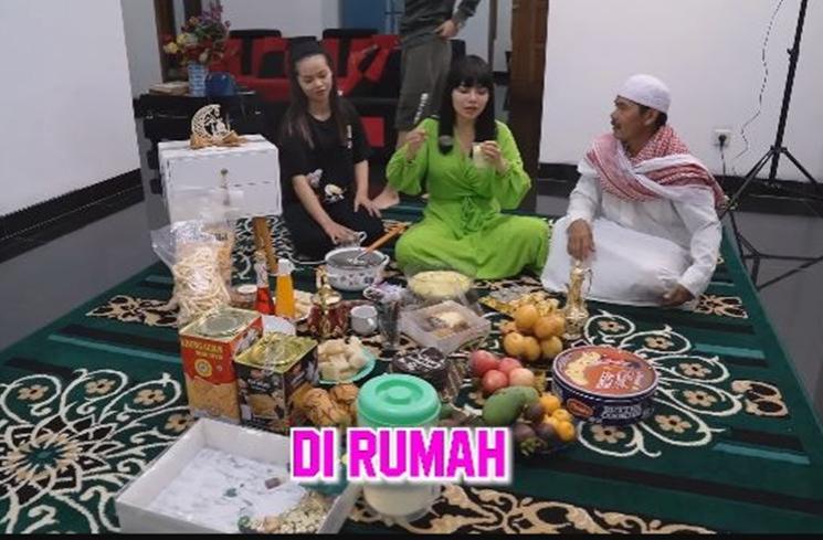 Potret Rumah Dinar Candy di Kampung. (YouTube/Dinar Candy)