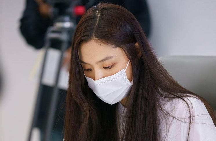 Pesona Seo Ji Hye di Kiss Sixth Sense (Instagram/@disneypluskr)
