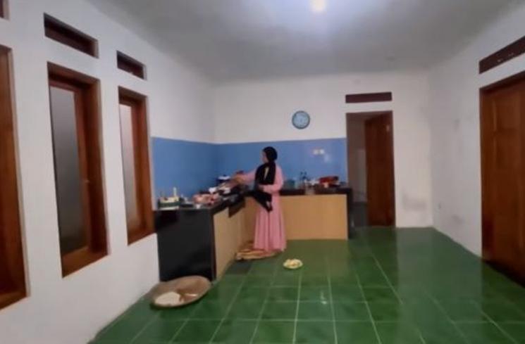 Potret Rumah Dinar Candy di Kampung. (YouTube/Dinar Candy)