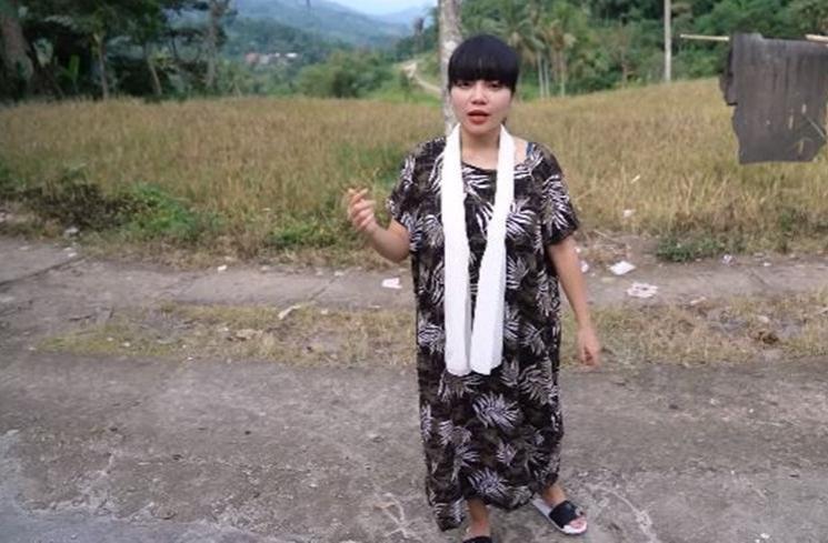 Potret Rumah Dinar Candy di Kampung. (YouTube/Dinar Candy)