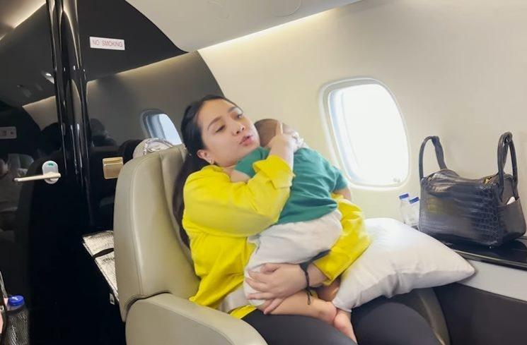 Momen Raffi Ahmad dan Nagita Salvina Hadiri Ultah Juragan 99 Naik Jet. (YouTube/Rans Entertainment)
