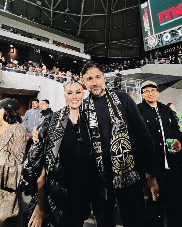 Potret Agnez Mo jadi Kapten Kehormatan Tim Bola. (Instagram/agnezmo)