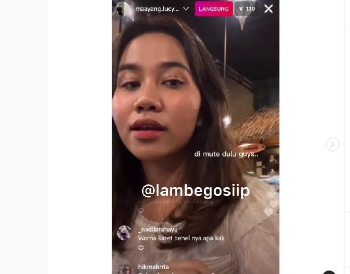Mayang, adik Vanessa Angel, dibriefing dulu sebelum menjawab pertanyaan. (Instagram)