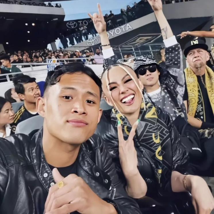 Potret Agnez Mo jadi Kapten Kehormatan Tim Bola. (Instagram/agnezone.id)