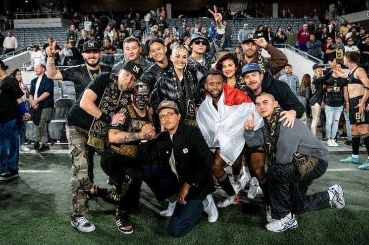 Potret Agnez Mo jadi Kapten Kehormatan Tim Bola. (Instagram/agnezone.id)