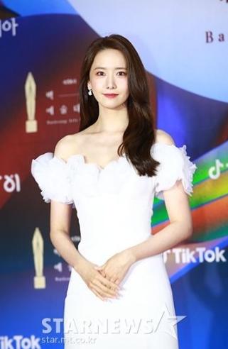 Pesona Aktor dan Aktris Korea di Baeksang Arts Awards 2022. (Starnews Korea)