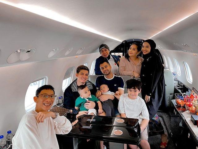 Potret Raffi-Nagita dan Geng Liburan ke Bali. (Instagram/irwansyah_15)