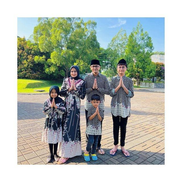Gaya Artis Istri Pejabat Rayakan Lebaran. (Instagram/sonyafatmala)