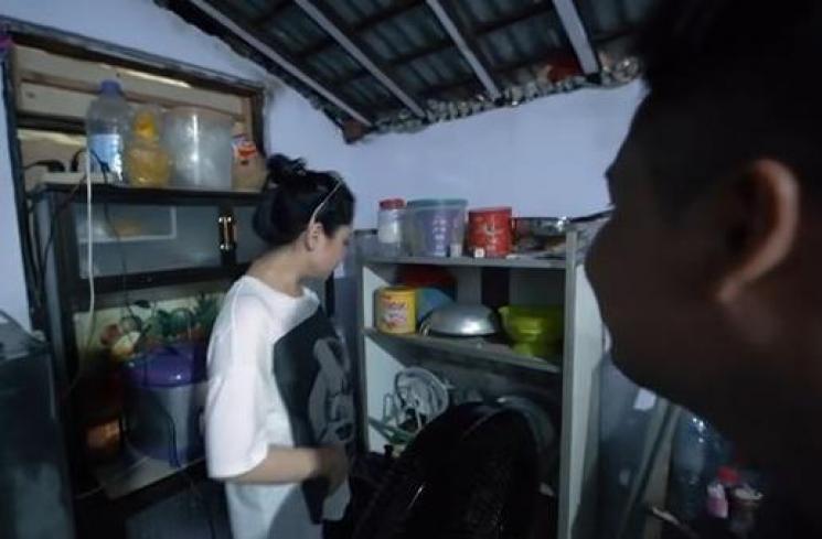 Rumah Merry Asisten Raffi Ahmad di Kampung. (YouTube/RANS Entertainment)