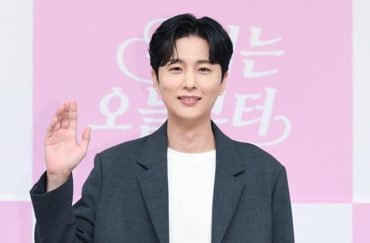 Potret Shin Dong Wook di Woori the Virgin (Instagram/@sbsdrama.official)