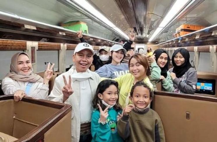 Potret Liburan Ayu Ting Ting di Yogyakarta. (Instagram/mom_ayting92_)