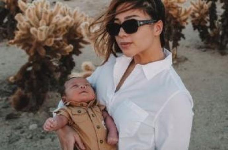 Potret Baby Izz Berpetualang di Gurun Mojave. (Instagram/indpriw)